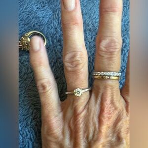 Size 6. Platinum band. 18kt gold flower petals.